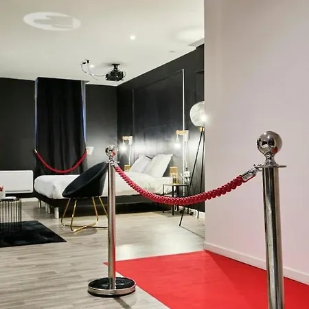 Cinema #5#- Jacuzzi & Projecteur-self Check-in * Roubaix