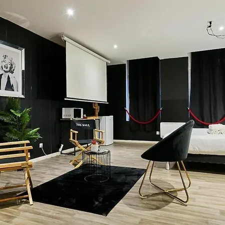 Apartment Cinema - Jacuzzi & Projecteur