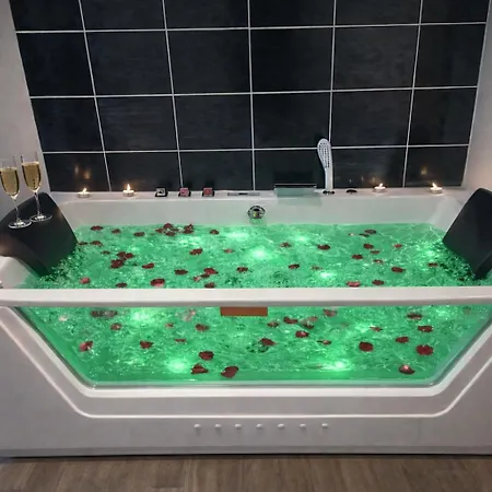Cinema #5#- Jacuzzi 루베