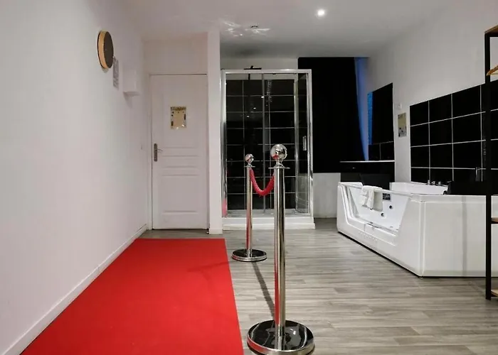 Cinéma #5#- Jacuzzi&projecteur-self Check-in *