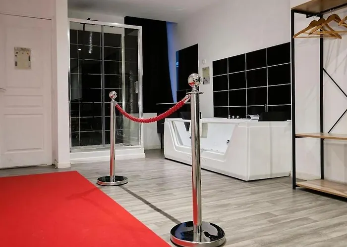 Appartement Cinéma #5#- Jacuzzi&projecteur-self Check-in *